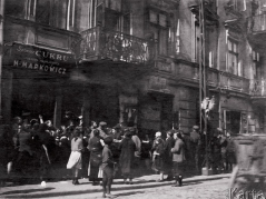 Warszawa, 1920. Kolejka po chleb. Źródło: Instytut Józefa Piłsudskiego w Londynie/Ośrodek KARTA