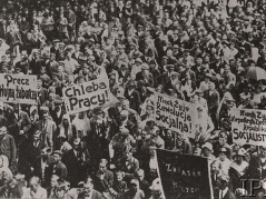 Płock, maj 1920. Demonstracja komunistyczna. Fot. Instytut Polski im. Gen. Sikorskiego w Londynie. Źródło: Ośrodek KARTA