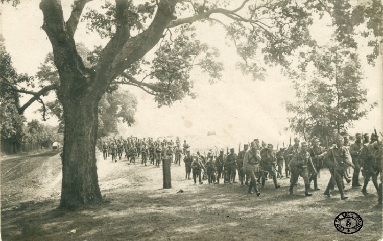 Przemarsz legionistów z I Brygady Legionów Polskich przez Raśną. Lato, 1915 r. Źródło: CAW