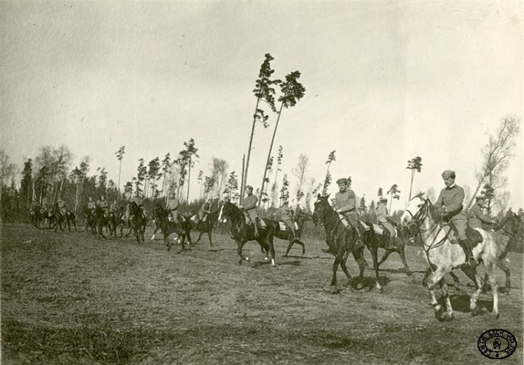 Legioniści z 1. Pułku Ułanów Legionów Polskich podczas ćwiczeń na maneżu. Majdan, Wołyń. 3.02.1916 r. Źródło: CAW