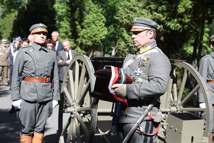 Uroczystości pogrzebowe gen. bryg. Ottokara Brzoza-Brzeziny na Cmentarzu Wojskowym na Powązkach w Warszawie. Fot. PAP/T. Gzell