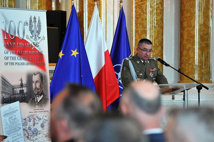 Generał dr Leszek Surawski, szef Sztabu Generalnego WP, otwiera sympozjum poświęcone setnej rocznicy ustanowienia SG WP na Zamku Królewskim w Warszawie. Fot. ppłk Sławomir Ratyński, SG WP