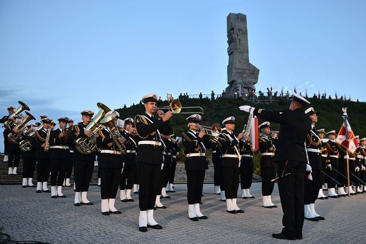 Uroczystości upamiętniające 79. rocznicę wybuchu II wojny światowej przed Pomnikiem Obrońców Wybrzeża na Westerplatte. Fot. PAP/M. Gadomski