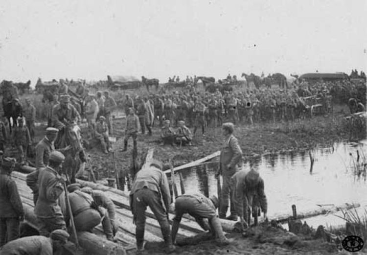 Przeprawa oddziałów I Brygady Legionów Polskich przez rzekę Nidę. Borzyków. 13.05.1915 r. Fot. CAW