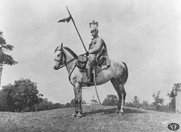 Kawalerzysta z 1 Pułku Ułanów Legionów Polskich na koniu. Ostrołęka. Wiosna, 1917 r. Fot. CAW