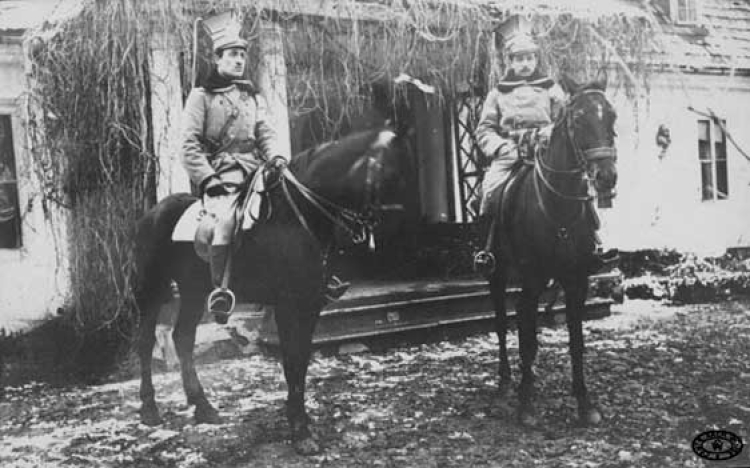 Dowódca 1 szwadronu por. Gustaw Dreszer ps. „Orlicz” i rtm. Władysław Prażmowski ps. „Belina”, dowódca 1 Dywizjonu Kawalerii I Brygady Legionów Polskich. Zagaje. Marzec, 1915 r.