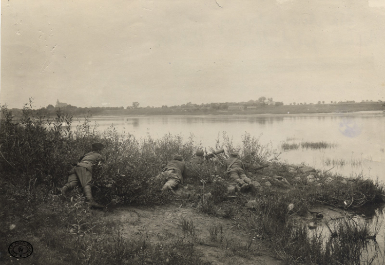 Żołnierze pułku aeronautycznego na pozycji w Wiśniewie pod Siedlcami, 08.1920.