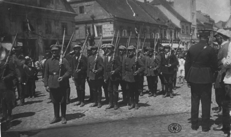 Pododdział powstańczy na ulicach Rybnika. II Powstanie Śląskie. 1920 r.