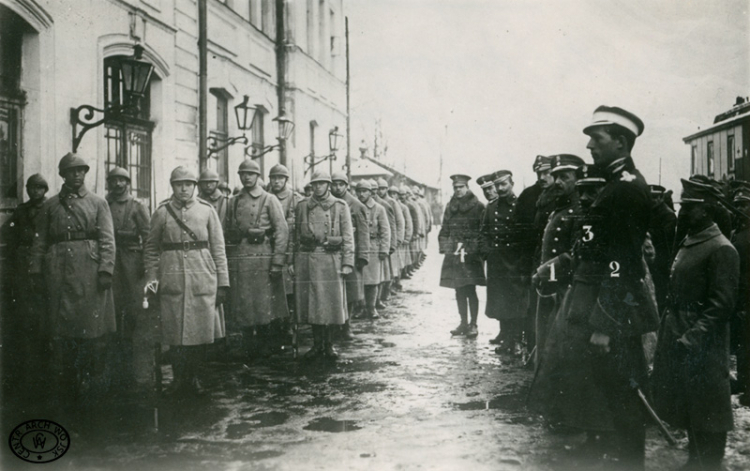 Gen. A. Listowski, gen. L. Skierski i mjr Rogers  (szef misji amerykańskiej) w Równem. 04.1920. Źródło: CAW