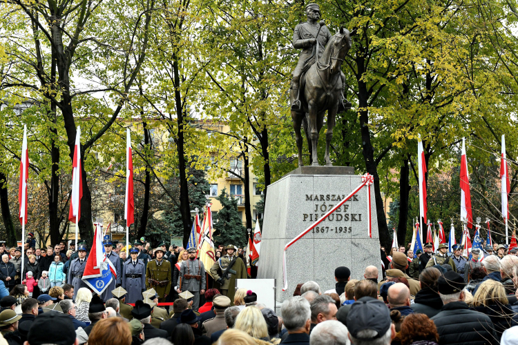 Rzeszów, 11.11.2019. Uroczystość odsłonięcia pomnika Józefa Piłsudskiego w Rzeszowie. Fot. PAP/D. Delmanowicz