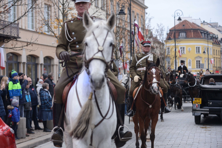 Warszawa, 11.11.2019. Uczestnicy obchodów Narodowego Święta Niepodległości w Warszawie. Fot. PAP/M. Obara