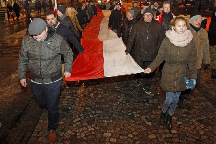 VI Białostocki Marsz Niepodległości. Białystok, 10.11.2016. Fot. PAP/A. Reszko