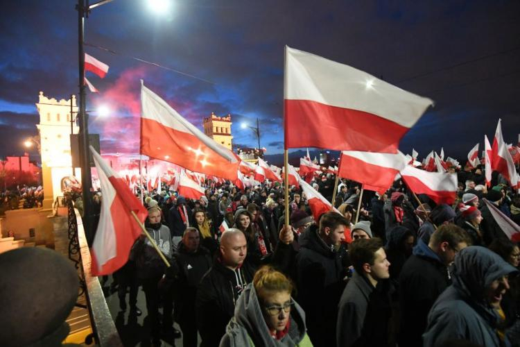 Uczestnicy Marszu Niepodległości 2017 na ulicach Warszawy. 11.11.2017. Fot. PAP/B. Zborowski