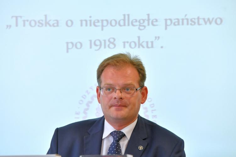 Szef Urzędu ds. Kombatantów i Osób Represjonowanych Jan Józef Kasprzyk podczas VII Konferencji Świętokrzyskiej "Troska o niepodległe państwo po 1918 roku" w Centrum Edukacyjnym w Wólce Milanowskiej, 25 bm. Fot. PAP/P Polak