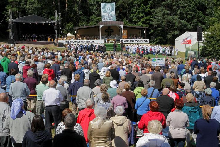 Uroczystości w Gietrzwałdzie w ramach obchodów 100-lecia odzyskania niepodległości. Fot. PAP/T. Waszczuk