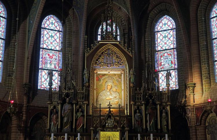 Obraz Matki Boskiej Gietrzwałdzkiej w Bazylice Narodzenia Najświętszej Maryi Panny. Fot. PAP/T. Waszczuk