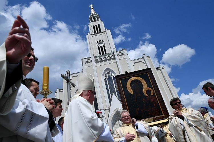 Zakończenie peregrynacji Kopii Ikony Matki Bożej Częstochowskiej w Parafii Najczystszego Serca Maryi w Warszawie. Fot. PAP/J. Turczyk