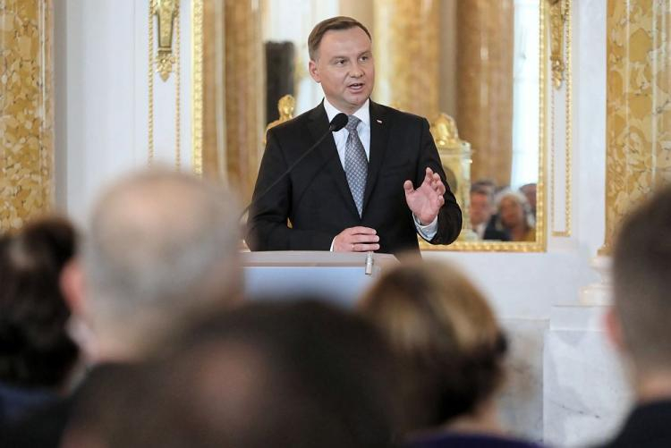 Prezydent Andrzej Duda przemawia podczas konferencji „Polska i Niemcy w Europie” z okazji 100-lecia Odzyskania Niepodległości zorganizowanej w Sali Wielkiej Zamku Królewskiego. Fot. PAP/P. Supernak