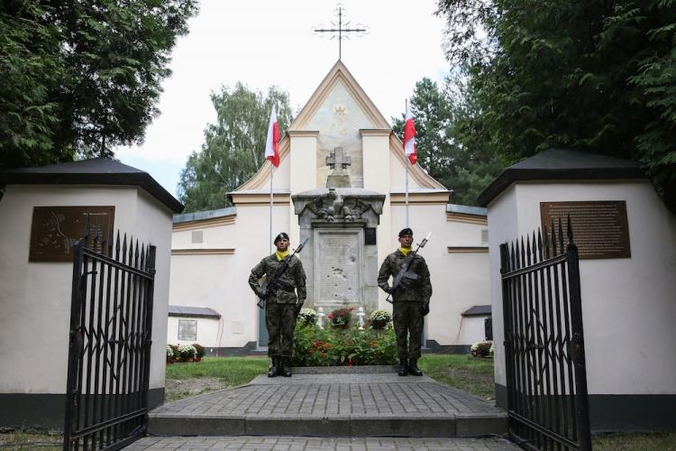 Cmentarzu Poległych w Bitwie Warszawskiej w Ossowie. Fot. PAP/R. Guz