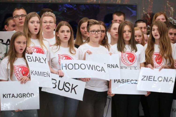 Spotkanie z organizatorami i wolontariuszami akcji ratowania polskich cmentarzy na Kresach „Mogiłę pradziada ocal od zapomnienia”. PAP/P. Supernak