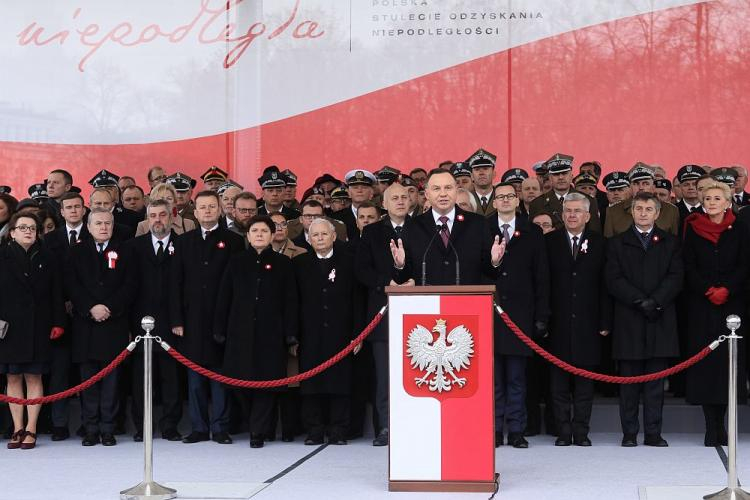 Prezydent Andrzej Duda przemawia podczas uroczystości przed Grobem Nieznanego Żołnierza, w ramach obchodów Święta Niepodległości w Warszawie. Fot. PAP/P. Supernak