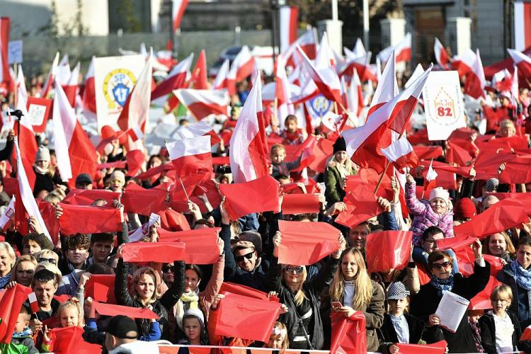 XVII Radosna Parada Niepodległości we Wrocławiu. Fot. PAP/M. Kulczyński