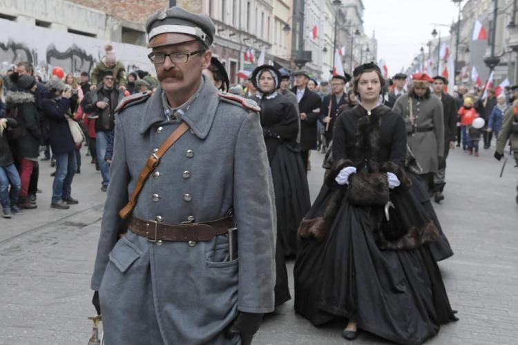 Łódź, 11.11.2018. Parada Niepodległości zorganizowana w ramach obchodów 100-lecia odzyskania przez Polskę niepodległości, 11 bm. w Łodzi. Fot. PAP/G. Michałowski