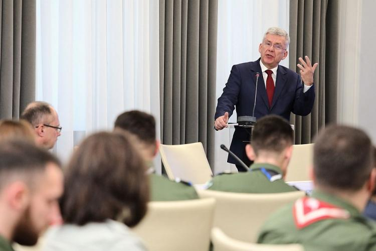 Marszałek Senatu Stanisław Karczewski podczas otwarcia konferencji „Harcerstwo w 100-lecie Niepodległości – nasi Patroni” w Senacie. Fot. PAP/T. Gzell