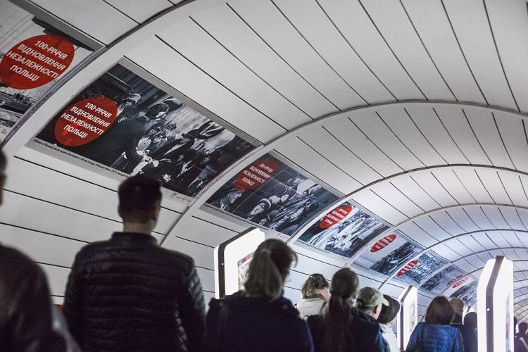 Wystawa „100-lecie odzyskania przez Polskę niepodległości” w kijowskim metrze. Źródło: Instytut Polski w Kijowie