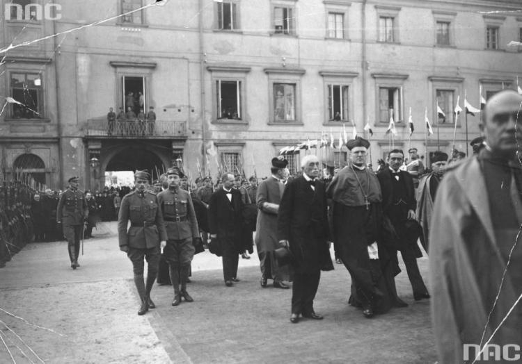 Członkowie Rady Regencyjnej: książę Zdzisław Lubomirski, arcybiskup Aleksander Kakowski i hrabia Józef Ostrowski. 27.10.1917. Źródło: NAC