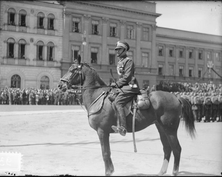 Gen. Bolesław Wieniawa-Długoszowski podczas uroczystości na Pl. Piłsudskiego