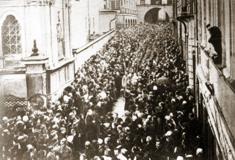 Józef Piłsudski w pobliżu Ostrej Bramy w Wilnie, kwiecień 2019 r. Źródło: Wikipedia Commons Józef Piłsudski w pobliżu Ostrej Bramy w Wilnie, kwiecień 2019 r. Źródło: Wikipedia Commons