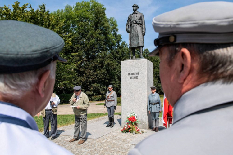 Uroczystość przed pomnikiem Legionisty. Fot. PAP/G.  Michałowski