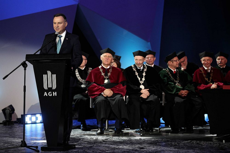 Prezydent Andrzej Duda przemawia podczas uroczystości z okazji 100-lecia Akademii Górniczo-Hutniczej. Kraków, 19.10.2019. Fot.  PAP/Ł. Gągulski