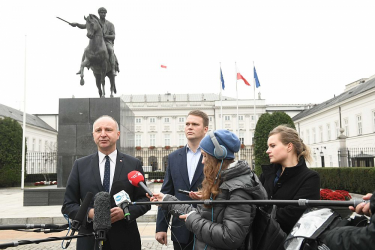 Sekretarz stanu w Kancelarii Prezydenta RP Wojciech Kolarski (L) i dyrektor Biura Programu „Niepodległa” Jan Kowalski podczas konferencji prasowej nt. udziału prezydenta Andrzeja Dudy w obchodach Święta Niepodległości. Warszawa, 08.11.2019. Fot. PAP/R. Pietruszka