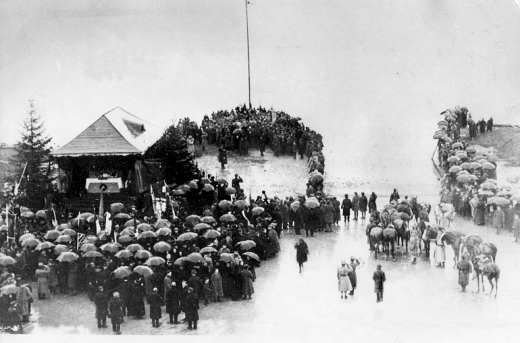 Uroczystość zaślubin Polski z morzem z udziałem gen. Józefa Hallera. 10.02.1920. Fot. PAP/CAF/Archiwum