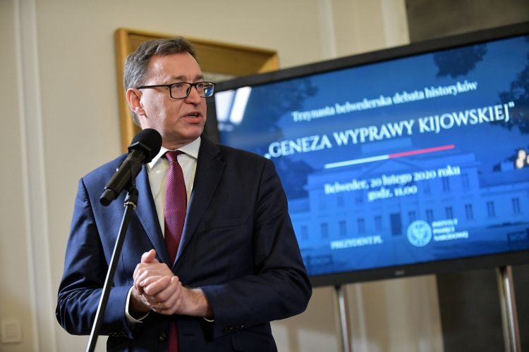 Warszawa, 20.02.2020. Prezes IPN Jarosław Szarek podczas debaty historyków pt. „Geneza wyprawy kijowskiej”. PAP/M. Obara Warszawa, 20.02.2020. Prezes IPN Jarosław Szarek podczas debaty historyków pt. „Geneza wyprawy kijowskiej”. PAP/M. Obara
