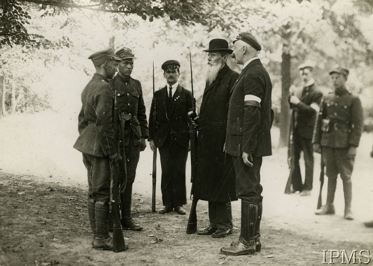 Warszawa, sierpień 1920 r. Szkolenie Straży Obywatelskiej w czasie bitwy warszawskiej. Źródło: Instytut Polski i Muzeum im. Gen. Sikorskiego w Londynie/Ośrodek KARTA