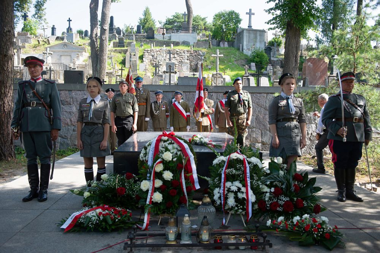 Uroczyste obchody Święta Wojska Polskiego przy Mauzoleum Matki i Serca Syna na Cmentarzu Na Rossie w Wilnie. 15.08.2020. Fot. PAP/V. Doveiko