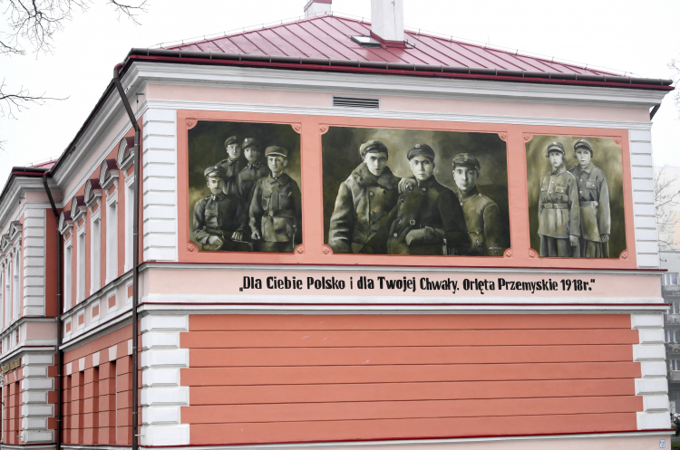 Mural w Przemyślu upamiętniający Orlęta Przemyskie. Fot. PAP/D. Delmanowicz Mural w Przemyślu upamiętniający Orlęta Przemyskie. Fot. PAP/D. Delmanowicz