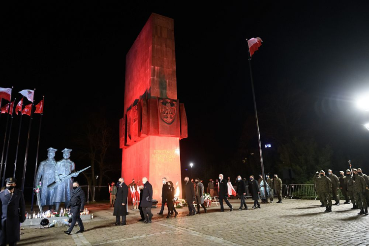 Uroczyste obchody 102. rocznicy wybuchu Powstania Wielkopolskiego przy pomniku Powstańców Wielkopolskich. Poznań, 27.12.2020. Fot. PAP/J. Kaczmarczyk