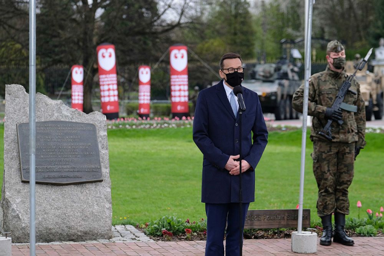 Premier Mateusz Morawiecki podczas przemówienia na Skwere 100-lecia Powstań Śląskich w Parku Śląskim w Chorzowie. Fot PAP/A. Grygiel