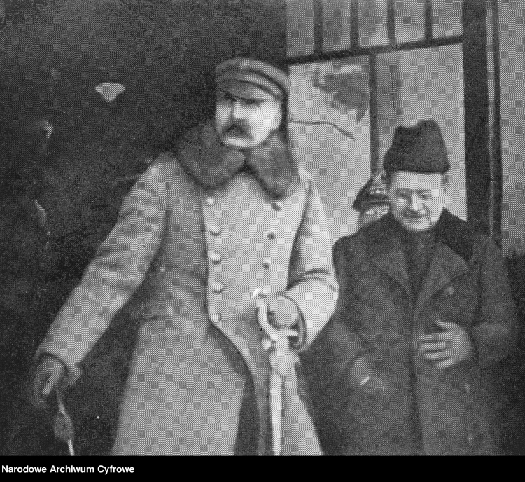Ok. 1920 r. Naczelnik Państwa Józef Piłsudski w towarzystwie nuncjusza papieskiego Achille Ratti. Źródło: NAC Ok. 1920 r. Naczelnik Państwa Józef Piłsudski w towarzystwie nuncjusza papieskiego Achille Ratti. Źródło: NAC