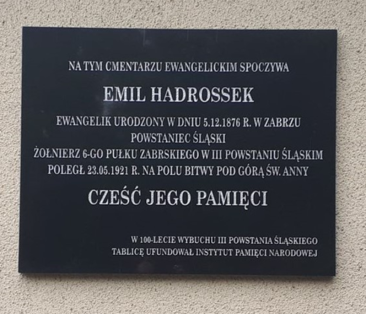 Odsłonięto tablicę upamiętniającą powstańca Emila Hadrosska. Źródło: IPN Odsłonięto tablicę upamiętniającą powstańca Emila Hadrosska. Źródło: IPN