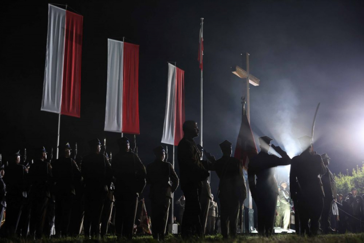 Apel pamięci pod krzyżem ks. mjr. I. Skorupki w Ossowie. 14.08.2021. Fot. PAP/L. Szymański