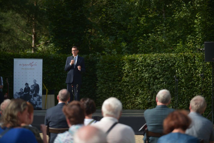 Premier Mateusz Morawiecki podczas wizyty w Muzeum Józefa Piłsudskiego w Sulejówku. Fot. PAP/M. Obara