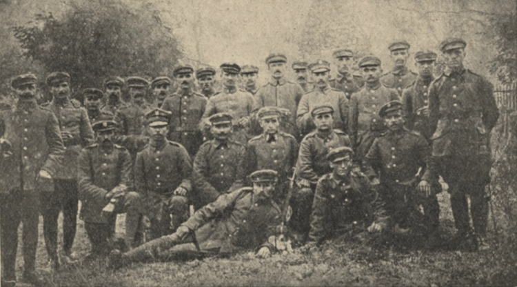 Kompania powstańców śląskich w Bobrku pod dowództwem Jana Trzęsioka. Źródło: Wikimedia Commons Kompania powstańców śląskich w Bobrku pod dowództwem Jana Trzęsioka. Źródło: Wikimedia Commons