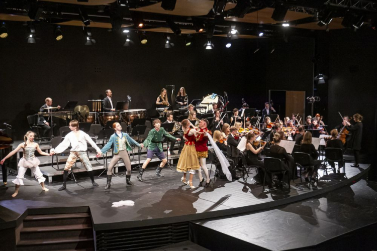 Koncert z udziałem Orkiestry Filharmonii Gorzowskiej w Muzeum II Wojny Światowej w Gdańsku na inaugurację Festiwalu Kultury Utraconej. Fot. PAP/P. Wittman
