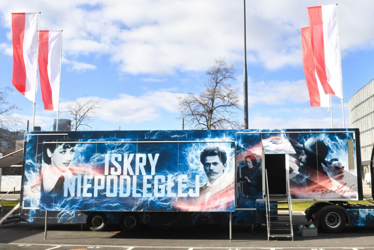 Warszawa, 27.02.2023. Premiera projektu „Iskry Niepodległej”, na terenie Dowództwa Garnizonu Warszawa. Fot. PAP/R. Pietruszka Warszawa, 27.02.2023. Premiera projektu „Iskry Niepodległej”, na terenie Dowództwa Garnizonu Warszawa. Fot. PAP/R. Pietruszka