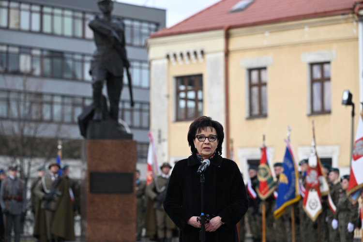 Marszałek Sejmu Elżbieta Witek podczas obchodów 104. rocznicy śmierci płk. Leopolda Lisa – Kuli na Placu Farny w Rzeszowie. Fot. PAP/D. Delmanowicz